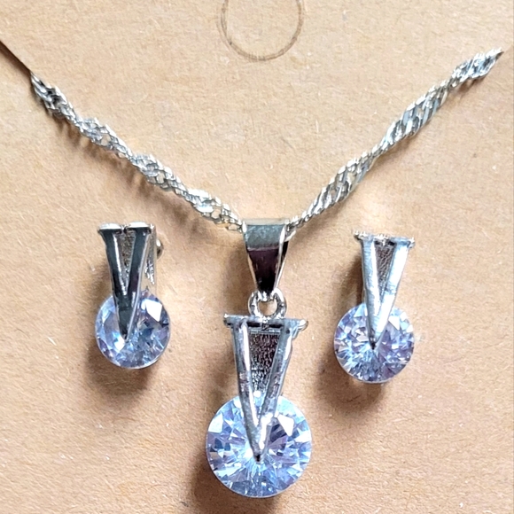 925S Crystal V Shaped Pendant Necklace/Earrings Set - Picture 4 of 4